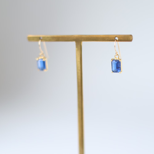 14kgf カイヤナイトのスクエアピアス ロイヤルブルー ギフト 金属