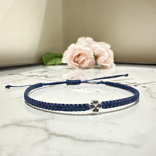 送料無料】手編みミサンガ ブレスレット（四葉のクローバー付き） 平