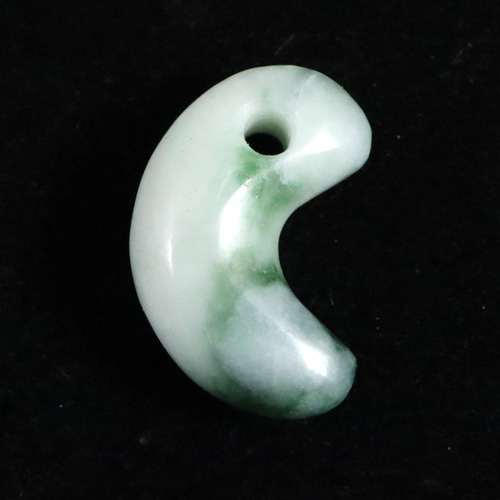 糸魚川翡翠 ヒスイ 小滝産 薄緑 21mm勾玉 ディレクトリカード付 4.3g