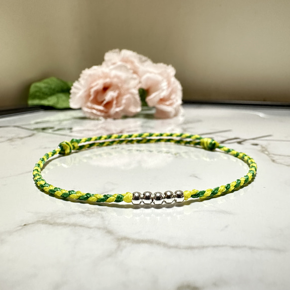 黄緑色ビーズブレスレット 送料無料】手編みミサンガ ブレスレット(シルバービーズ付き) 細身 黄