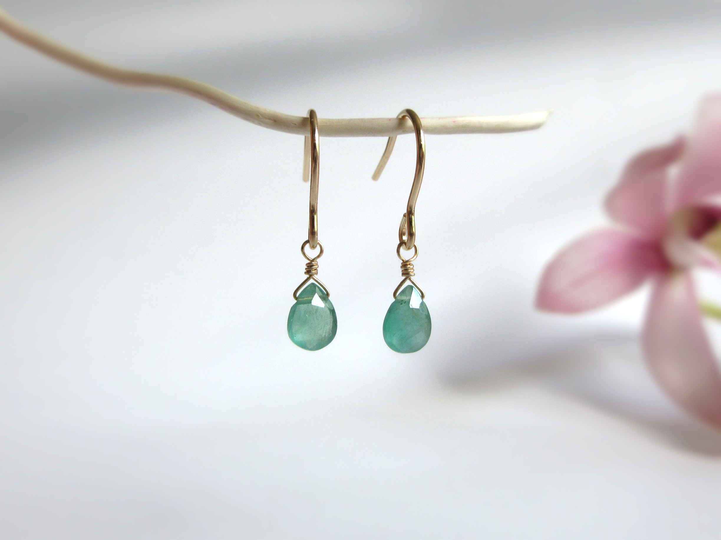 【5月の誕生石】5.5mm発色美「エメラルド」14kgfピアス/イヤリング