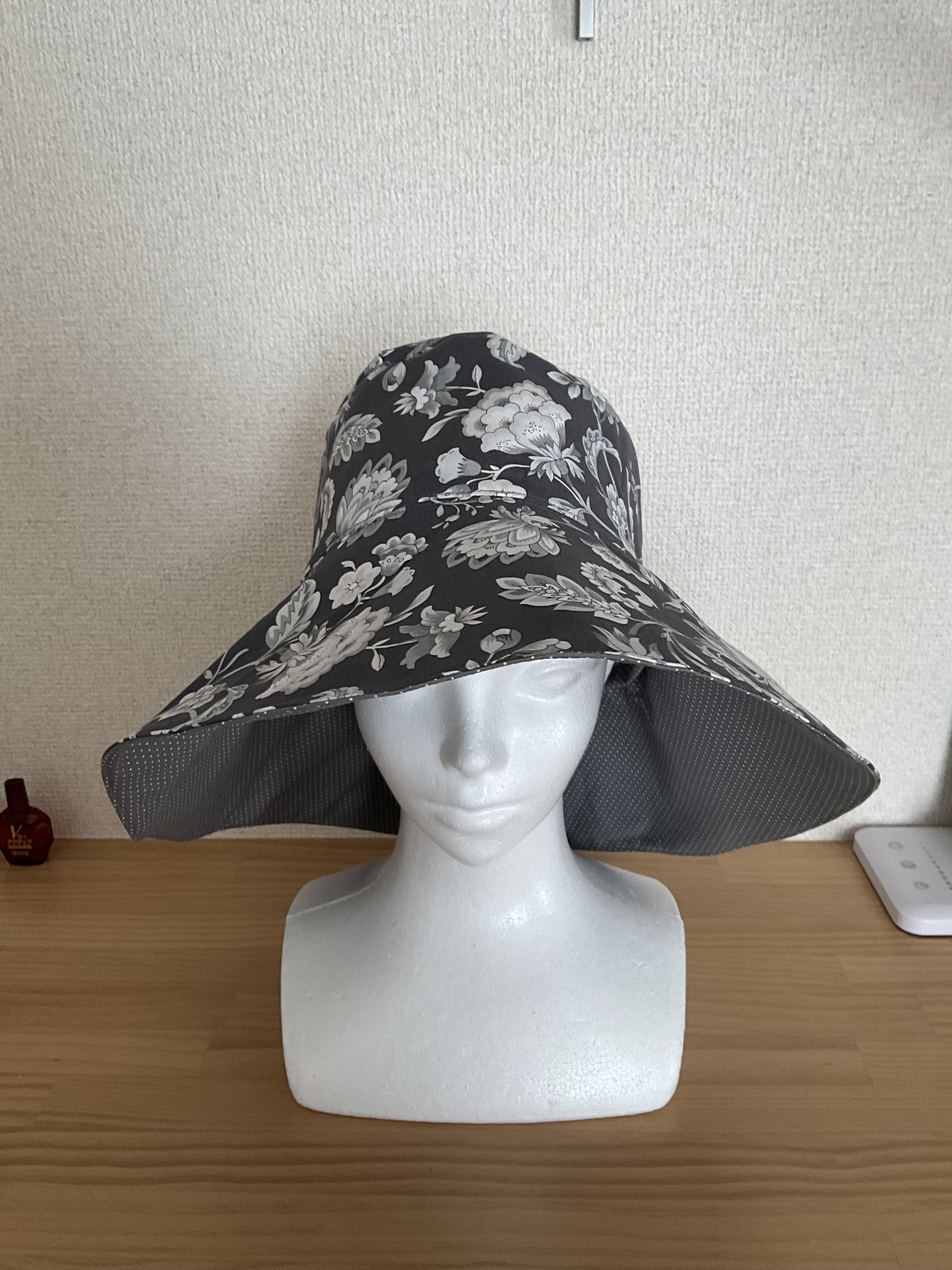花柄(グレー)帽子【レディース/フリーサイズ調整可能】