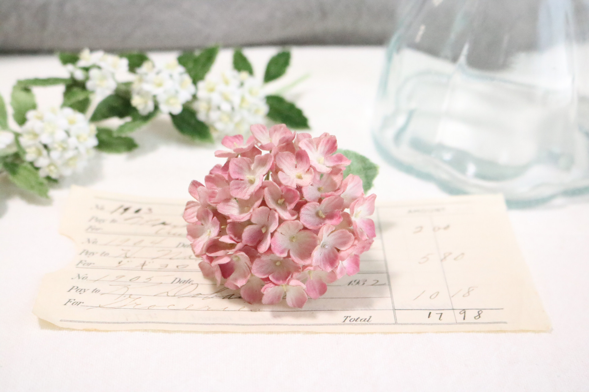 こり 紫陽花 ハリネズミ ビーズ 刺繍 ブローチ ハンドメイド ビーズ刺繍ブローチ ✳︎小さなはりねずみ✳︎ /動物/秋