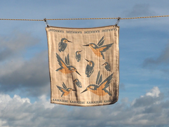 ToriTori大阪泉州製4重ガーゼハンカチ　カワセミ　サイズ34ｃｍ角　綿100％　大阪泉州製 1枚目の画像