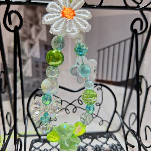 キラキラ✨ビーズストラップ*花飾り*グリーン系くま 携帯ストラップ