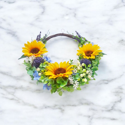 ひまわりとブルーのお花のナチュラルグリーンリース/アーティ