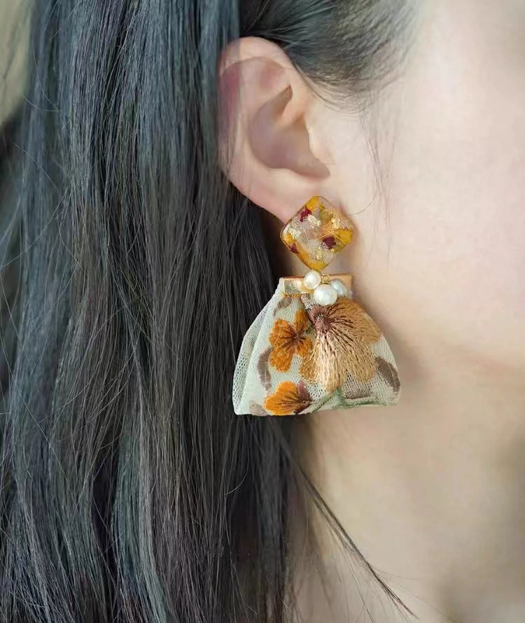 ハンドメイド 花 いアジサ イヤリング ピアス スタッド シルバー925 真珠 刺繍生地 樹脂 誕生日記念日 プレゼント