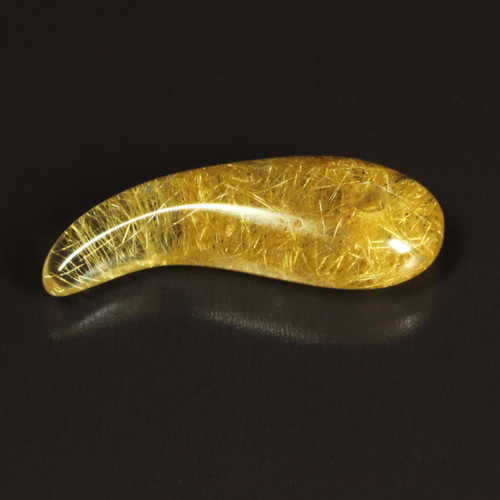 スマートな形がお洒落】一点物 ゴールドルチルクォーツ 勾玉