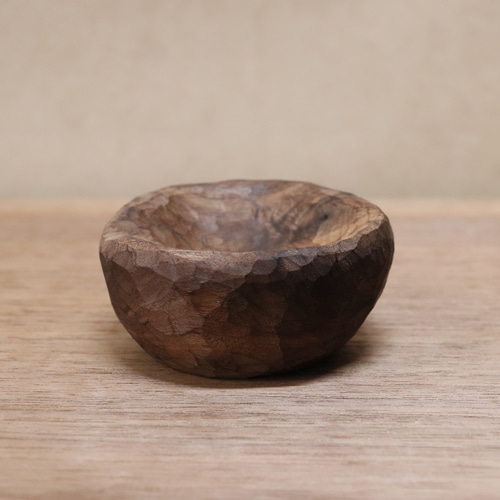 木の器 小さな器 小皿 木製 木彫り（木材：ウォルナット）（No.K0001
