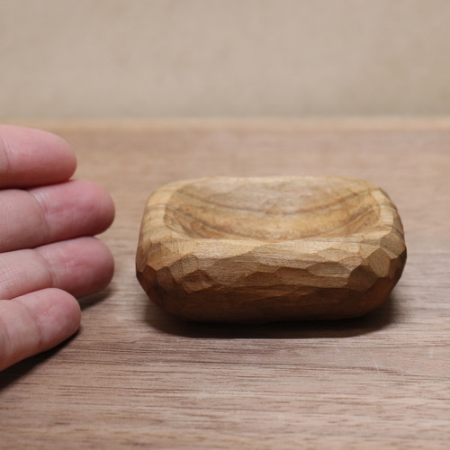 木の器 小さな器 小皿 木製 木彫り（木材：山桜）（No.K0002） 薬味皿