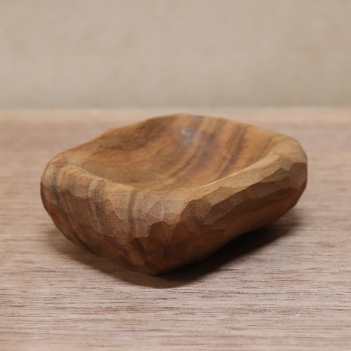 木の器 小さな器 小皿 木製 木彫り（木材：山桜）（No.K0002） 薬味皿