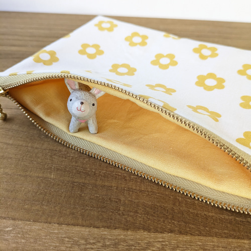 20cmファスナーポーチ 化粧ポーチ スタンプフラワー✕イエロー