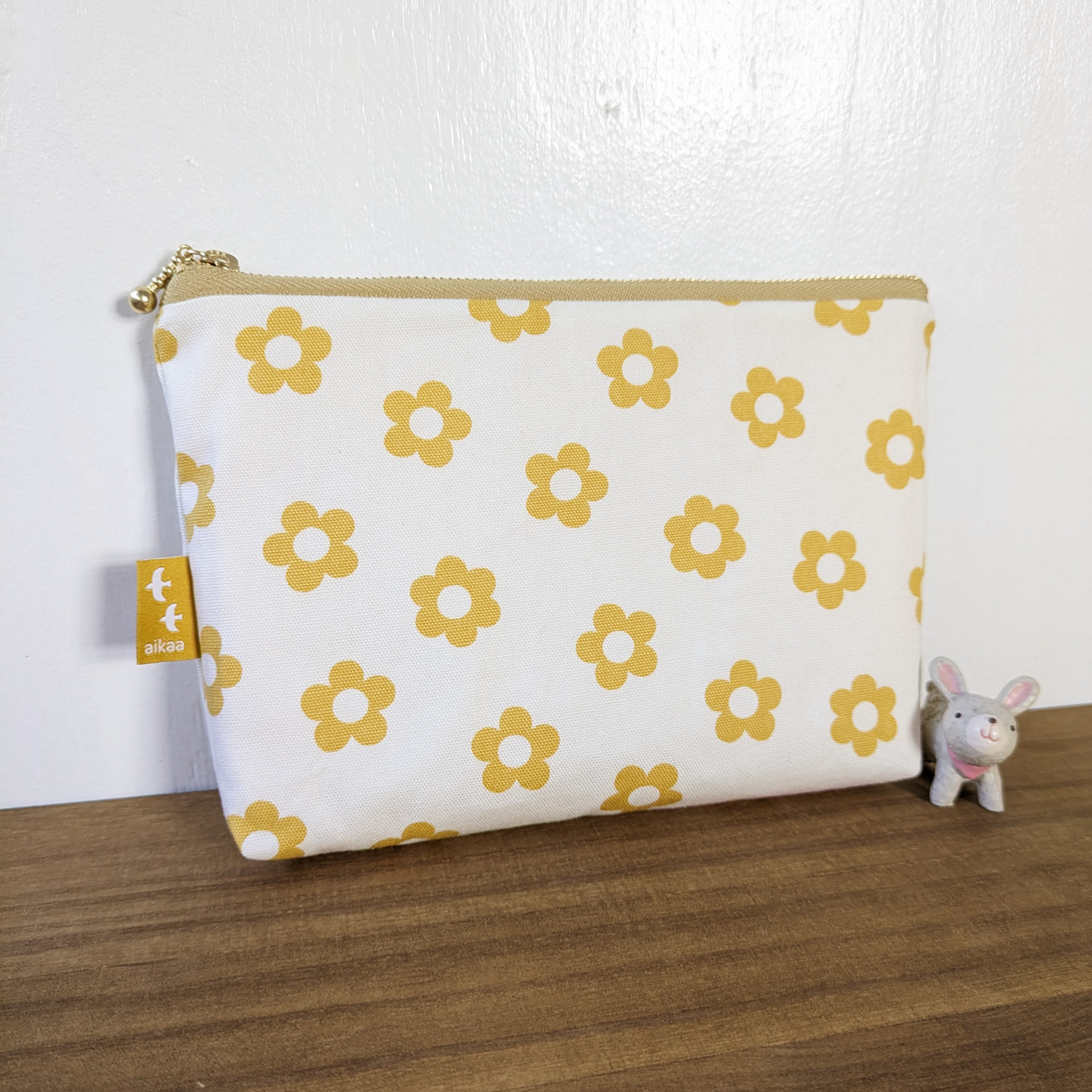 ⬛️ベージュポーチ⬛️バッグの持ち手、ハンドメイドの黄色のヒモ