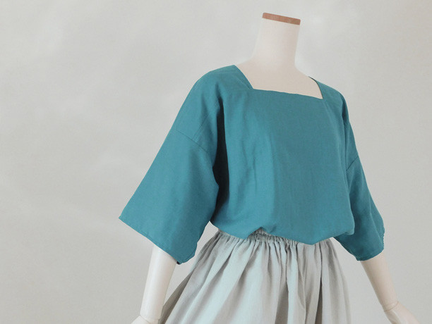 ストレートラインで首まわりすっきり☆スクエアネックのダブルガーゼブラウス・ターコイズ