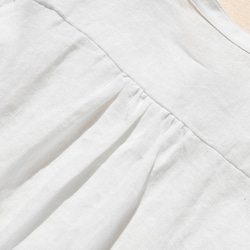 這款清爽的亞麻襯衫觸感自然，採用七分袖設計，100%亞麻布料，白色。 （貨號：240516-1） 第11張的照片