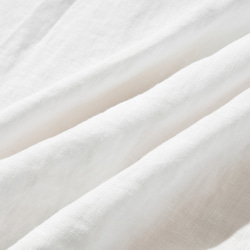 這款清爽的亞麻襯衫觸感自然，採用七分袖設計，100%亞麻布料，白色。 （貨號：240516-1） 第12張的照片