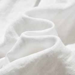 這款清爽的亞麻襯衫觸感自然，採用七分袖設計，100%亞麻布料，白色。 （貨號：240516-1） 第13張的照片