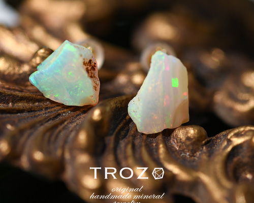 033 Fairy Tale Collection】 オパール 鉱物原石 K18(18金)ピアス