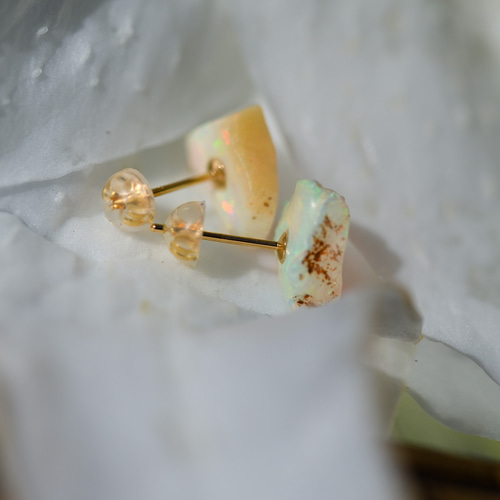 033 Fairy Tale Collection】 オパール 鉱物原石 K18(18金)ピアス