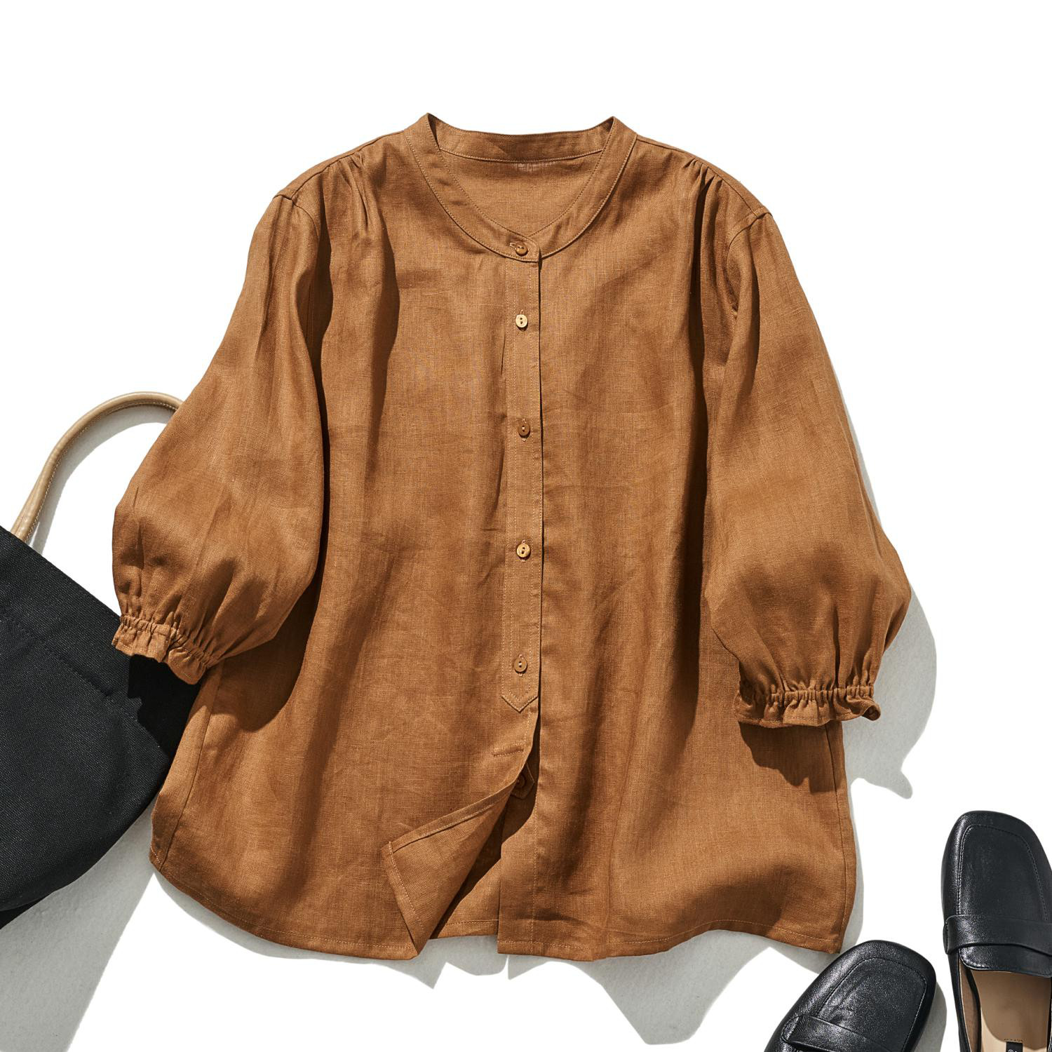 ナチュラル印象の爽やかなリネンブラウス　7分袖　リネン100％　黄赤色　240516-3