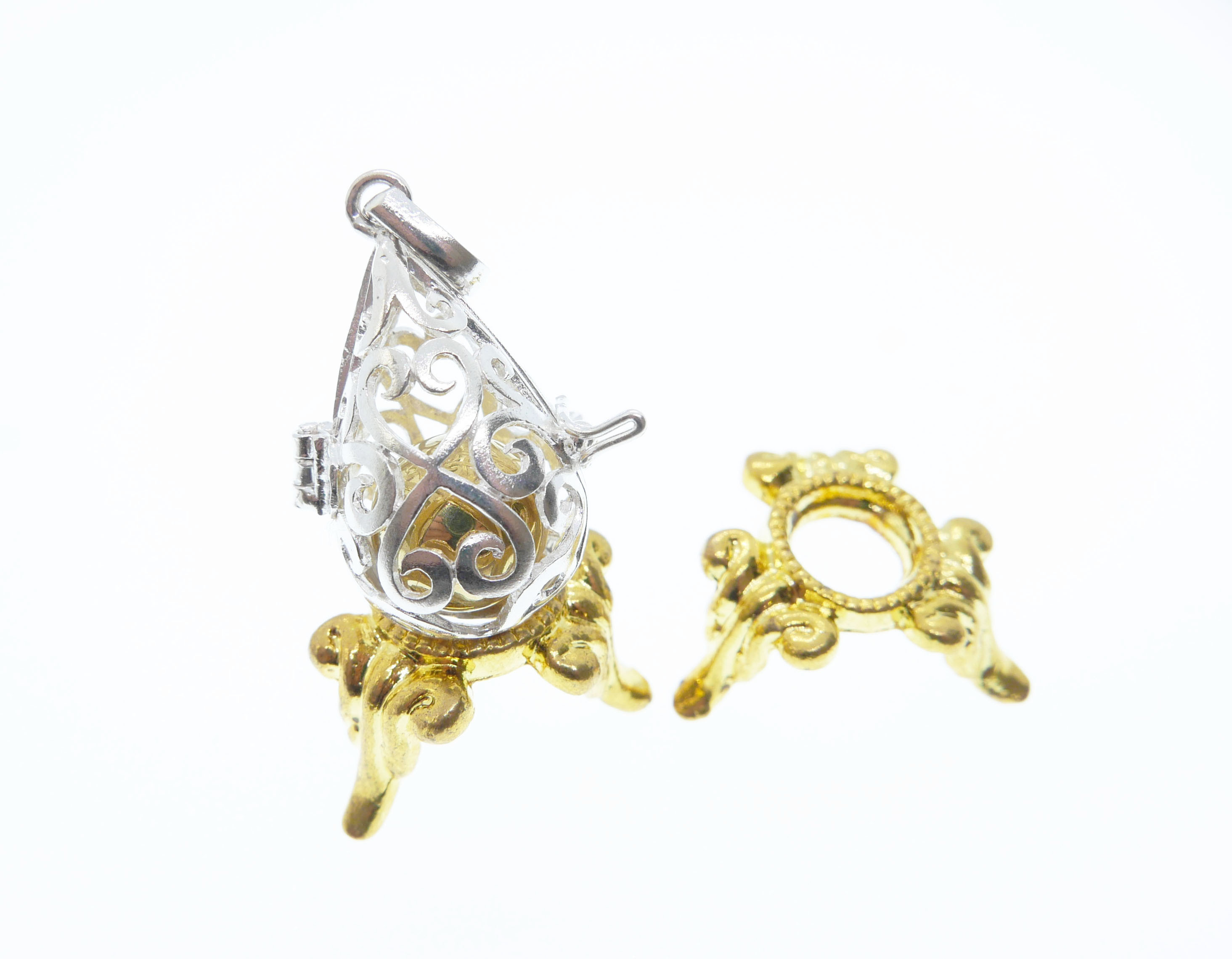 ✼プラチナ加工✼幸運を呼ぶ雫型のガムランボール༺揺らすとシャラン♪優しい癒しの音色が響く♪•*•ヒーリングペンダント༻