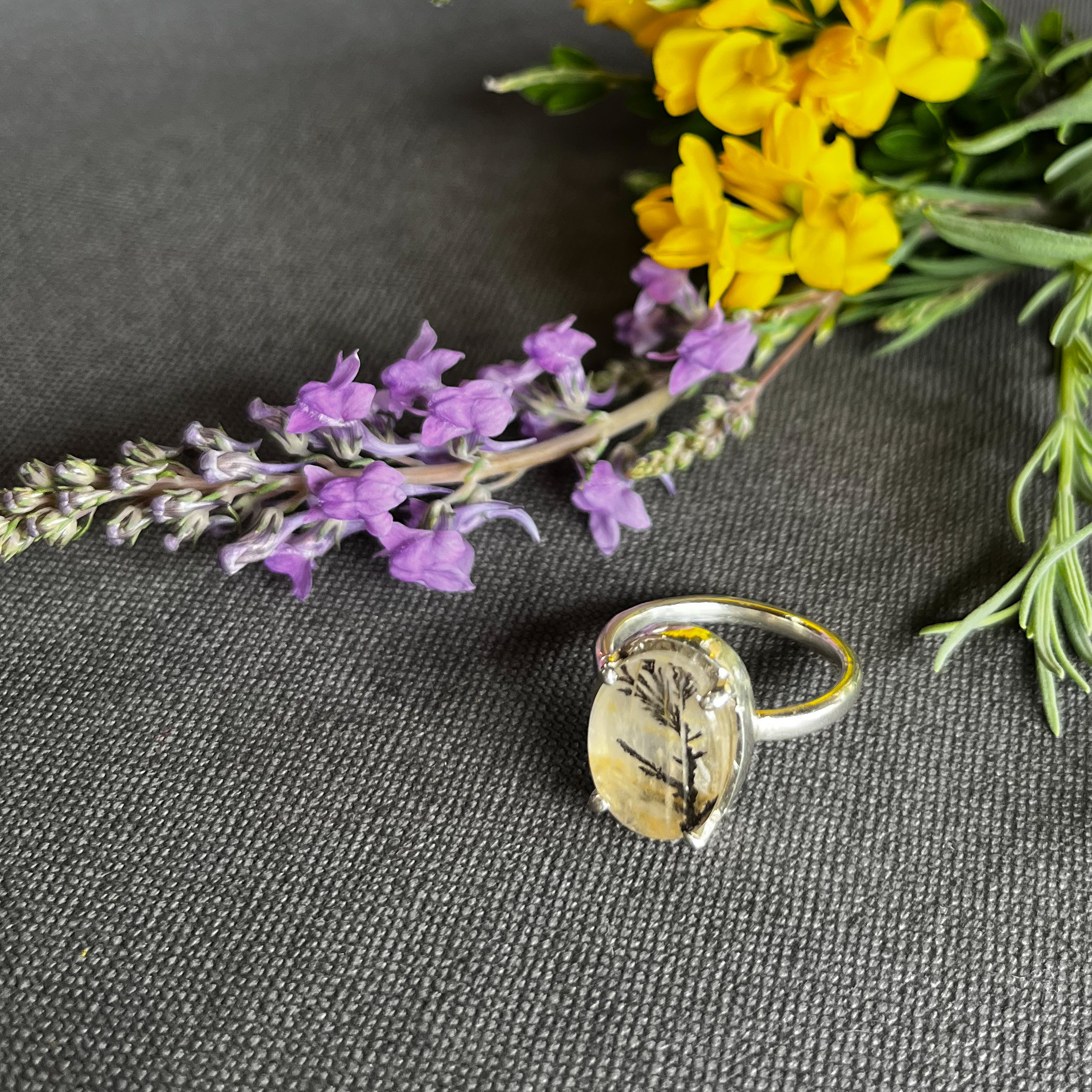 デンドリティッククォーツのリング✶アンティークな植物誌の情景