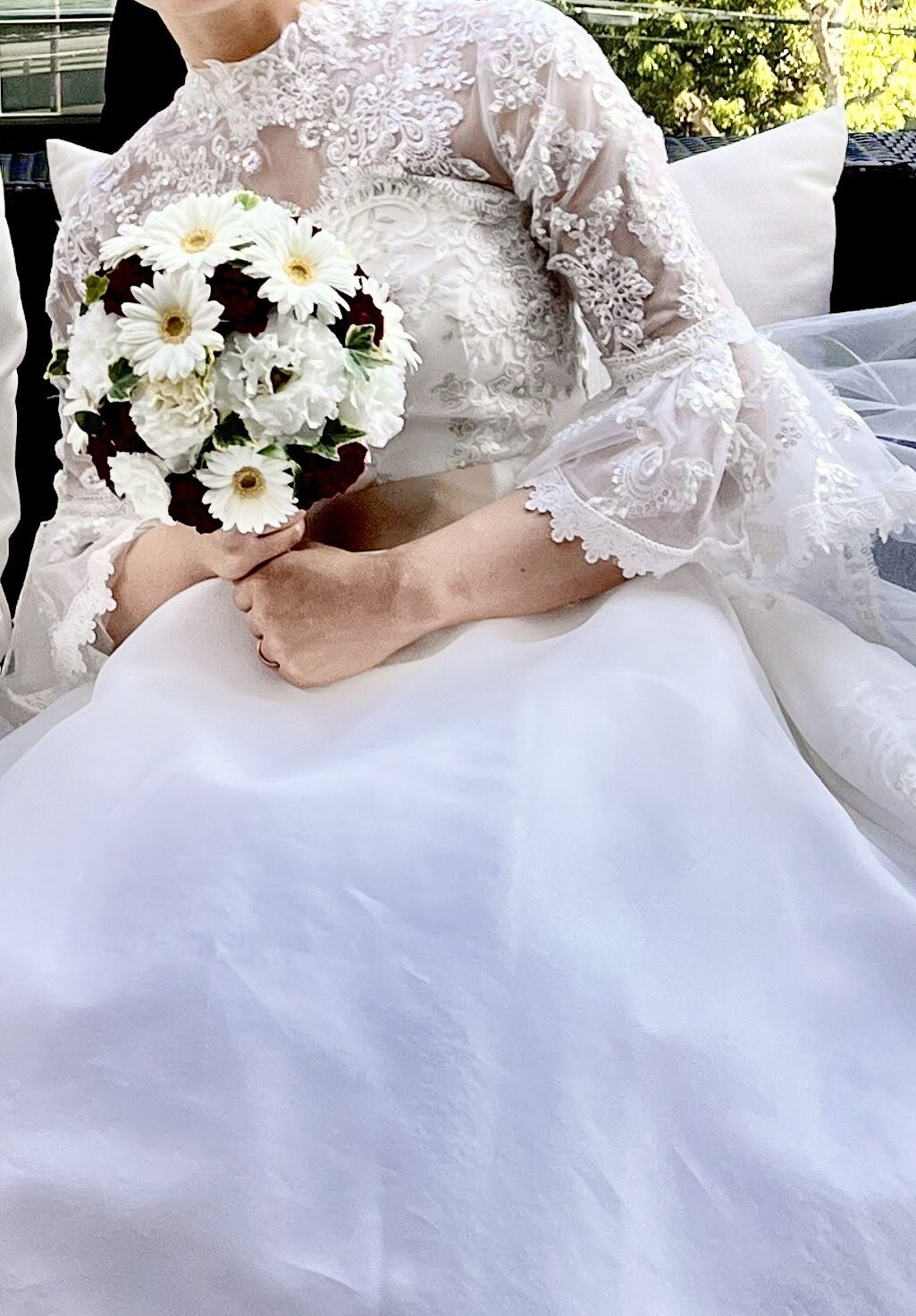 送料無料！ボレロ ラッパ袖 キラキラ光る刺繍 デザイン感 披露宴/結婚式  可愛い