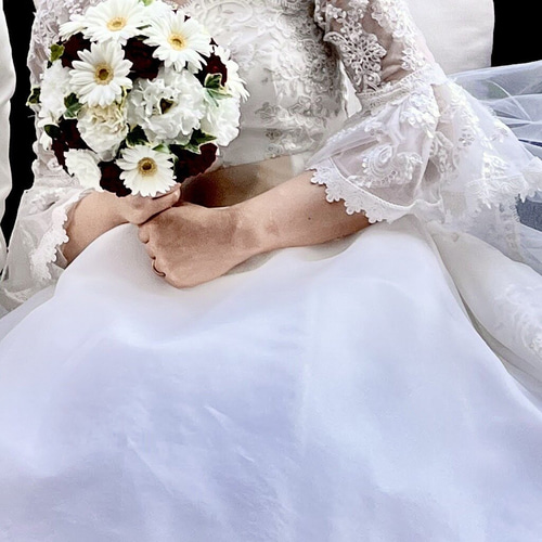 送料無料！ボレロ ラッパ袖 キラキラ光る刺繍 デザイン感 披露宴/結婚