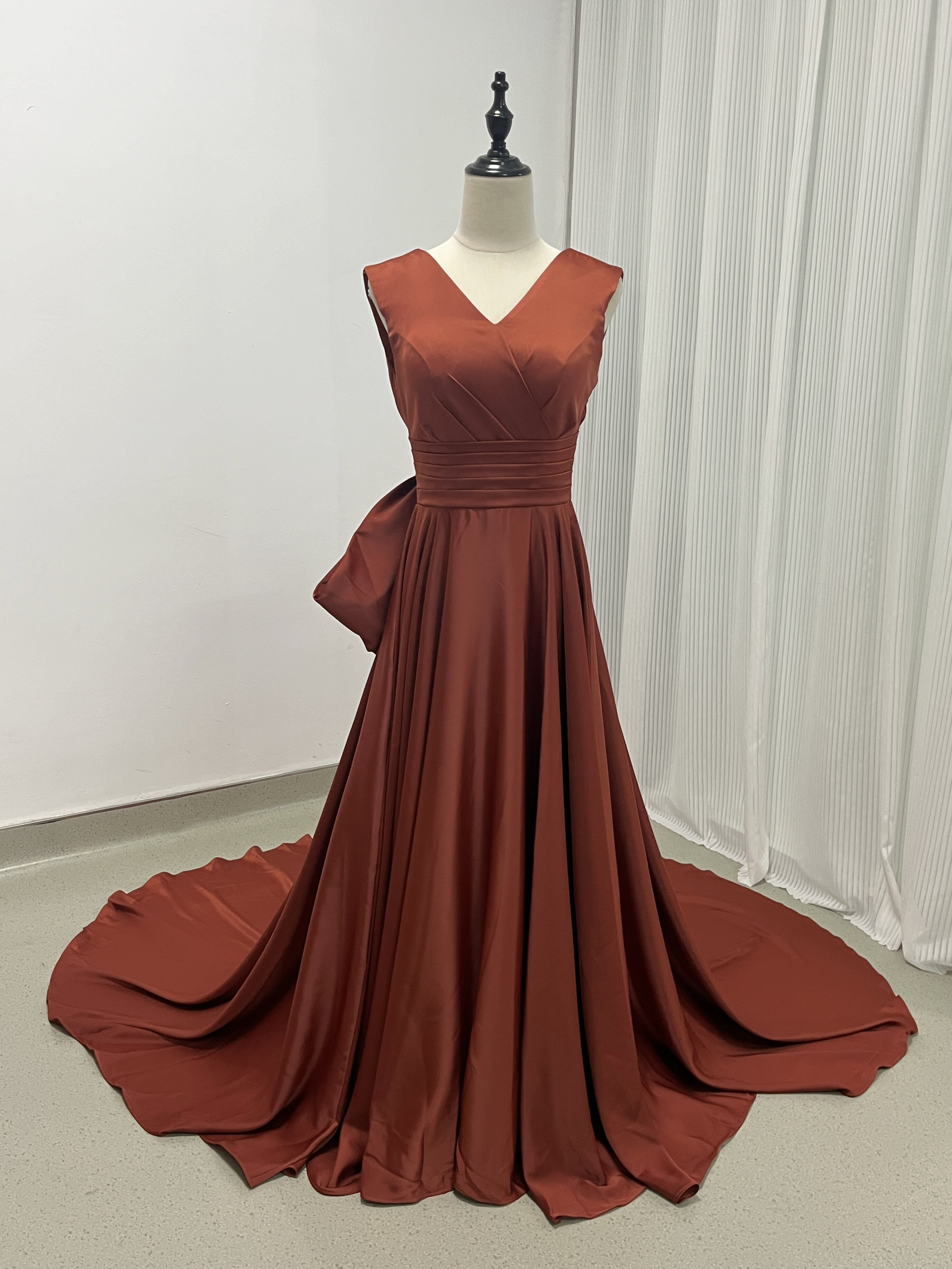 送料無料！パーティードレス 滑らか Vネックドレス リボン テラコッタ色 ノースリーブ 前撮り