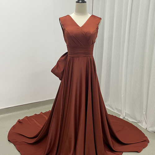 バーガンディ Vネック ビーズ刺繍ドレス 香しい