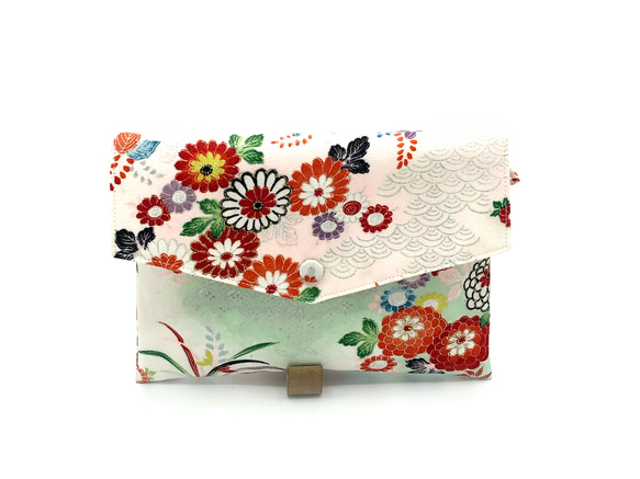 御朱印帳入れ(和風ポーチ・小物入れ)　　正絹　女児晴れ着地小花模様　(白系多色・ピンク色) 1枚目の画像