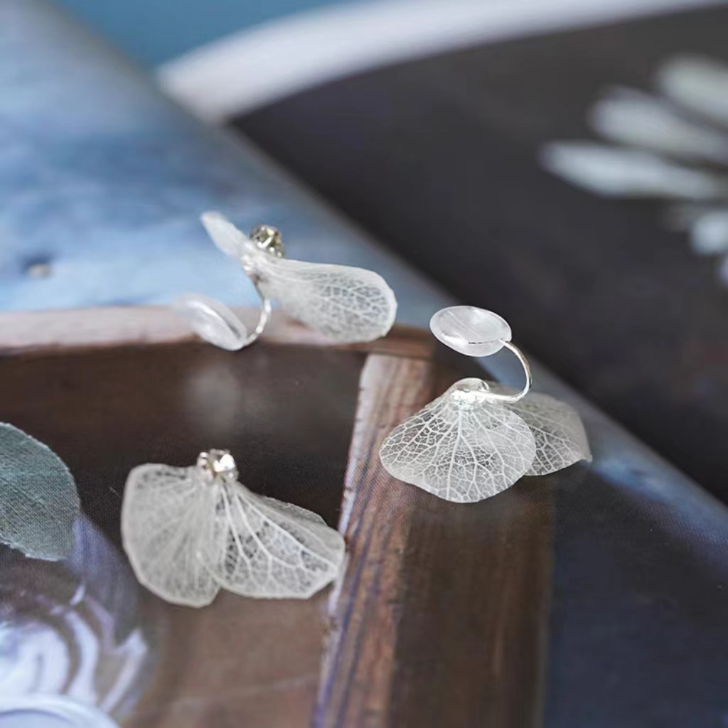 ハンドメイド 白いアジサ 魚の尾 イヤリング ピアス スタッド シルバー925 ダイヤモン 樹脂 誕生日記念プレゼント