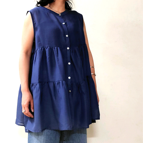 シックで品良く。ティアードブラウス Gready BrilliantシアーVネックティアードブラウス | SEKIMIKI