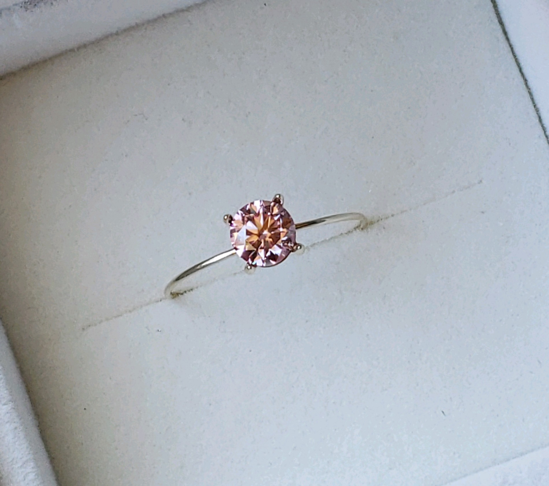 K10　モアサナイト　ベーシックリング　サクラ　ダイヤモンド　5ｍｍ　エブリデイジュエリー