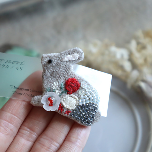 ビーズ刺繍ブローチ ベージュうさぎ （楽天市場】チリア うさぎ