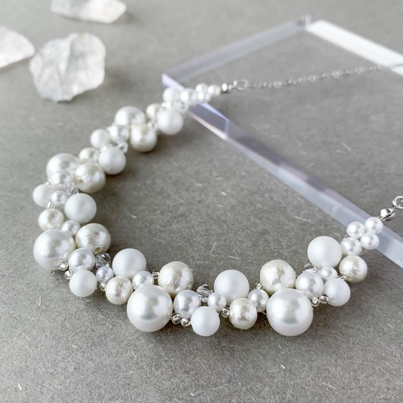 ホワイト/サージカルチェーン 華やかパールネックレス＜結婚式 七五三