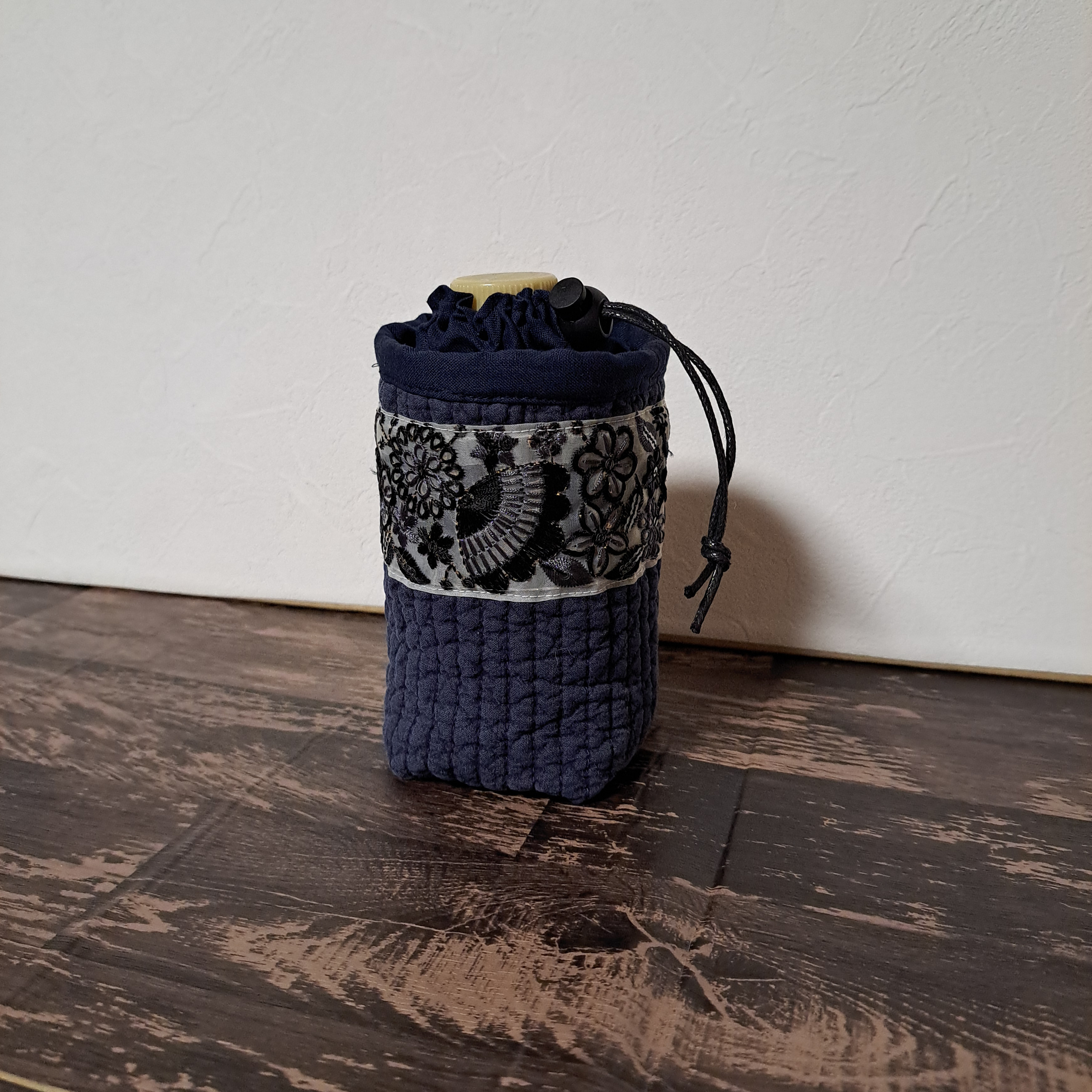 刺繍生地のペットボトルカバー　ハンドメイド　保温　保冷　水筒カバー　P75 刺繍生地のペットボトルカバーハンドメイド保温保冷水筒カバーP75