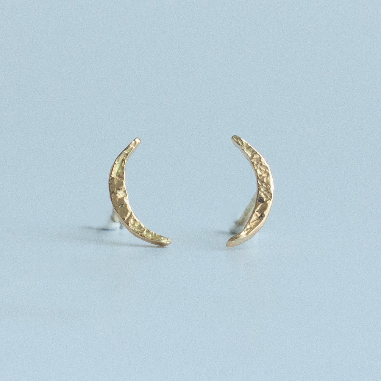 小さな三日月ピアス　K18