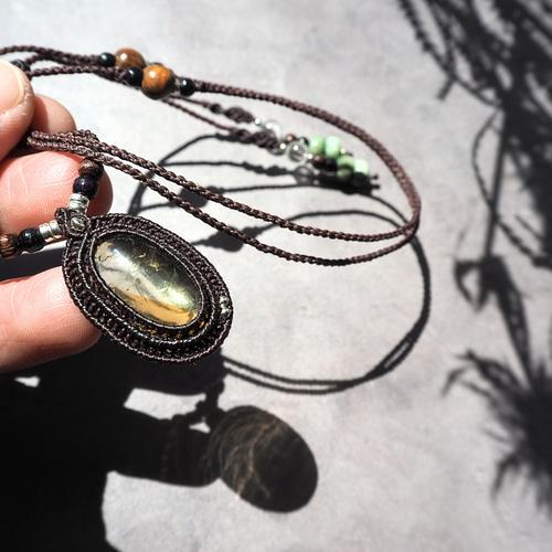 グリーンフローライト＆シトリンのマクラメ編みネックレス　ペンダント　天然石 グリーンフローライト＆シトリンのマクラメ編みネックレス ペンダント