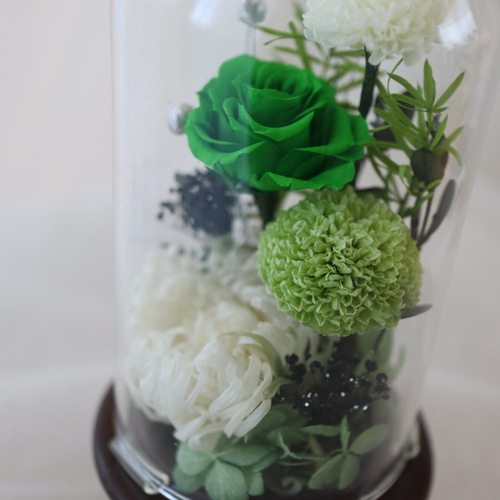 水替え不要でお手入れ簡単な、ガラスドームの仏花【爽やかグリーン