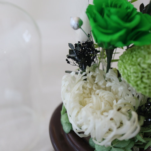 水替え不要でお手入れ簡単な、ガラスドームの仏花【爽やか
