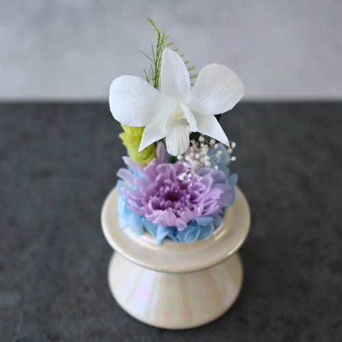 コンパクトなお仏壇にぴったりなプチサイズ感 ガラスドーム仏花(全3色