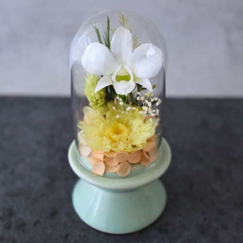 コンパクトなお仏壇にぴったりなプチサイズ感 ガラスドーム仏花