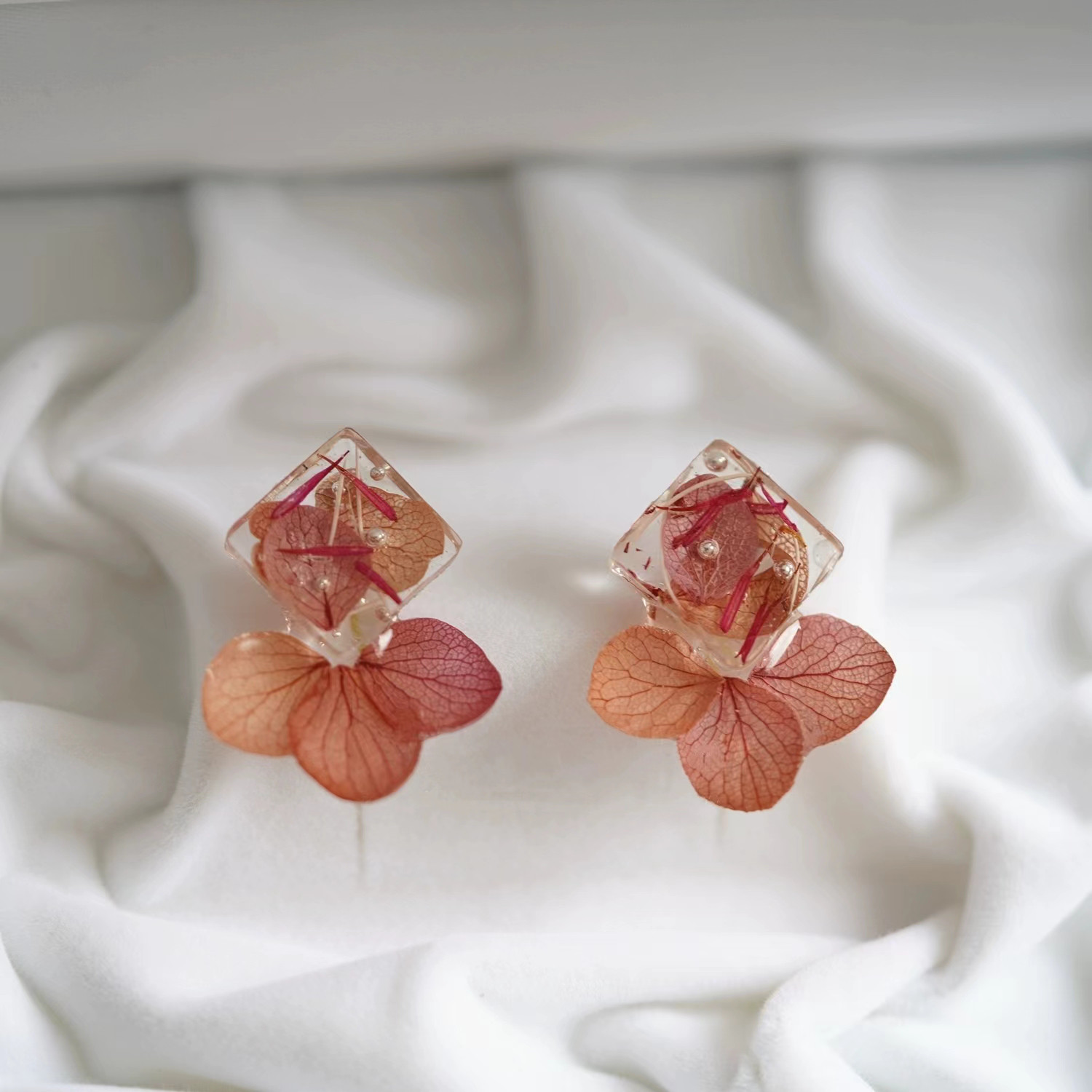 ハンドメイド 金魚 いアジサ イヤリング ピアス スタッド シルバー925 樹脂 誕生日記念日 プレゼント