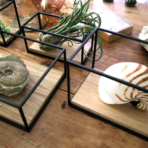 ディスプレイフレーム／展示台【Aサイズ：100×100×200mm】 -ブラック