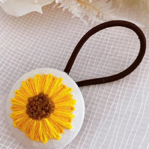 ひまわりデザイン 飛び跳ねうさちゃん ハートヘアゴム