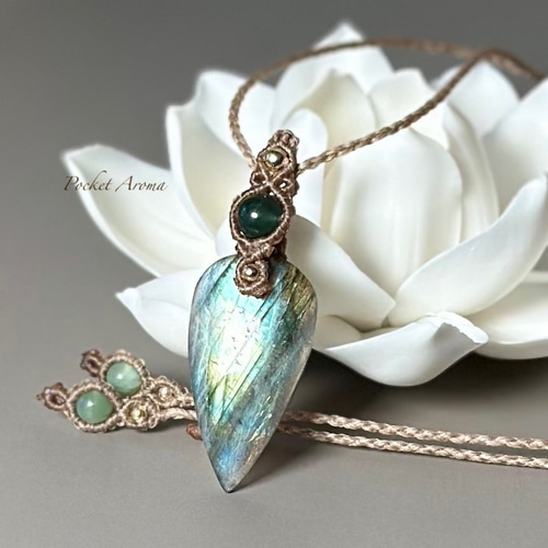 【handmade_Luna.】マクラメ× ラブラドライト ネックレス handmade_Luna】マクラメ×ラブラドライト ネックレス