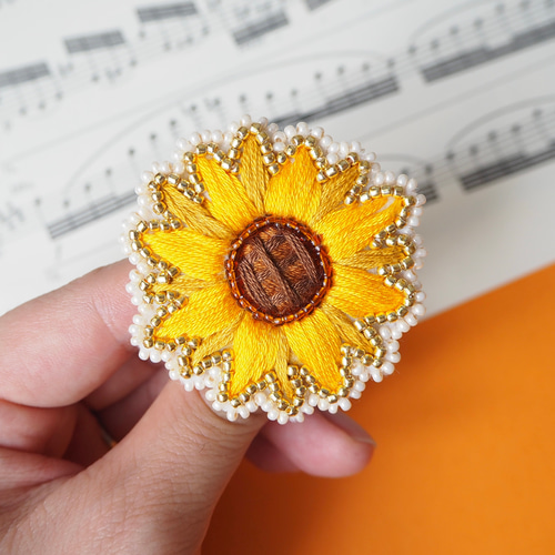 ✳︎ ひまわり ✳︎ ビーズ 刺繍 ブローチ ブローチ 130songs