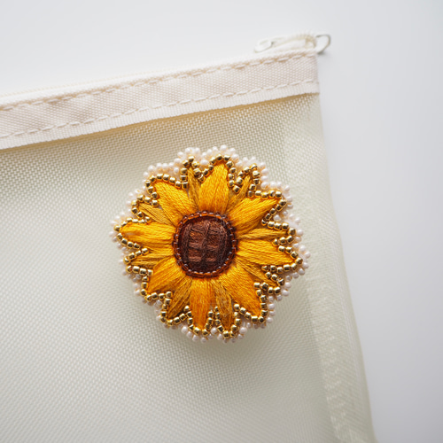 羊毛フェルトブローチ★ハンドメイド★刺繍★ビーズ★ ひまわり畑と少女 楽天市場】ポイント5倍：7/26 01:59まで 【 刺繍キット 】 umeka
