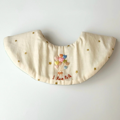 パパ大好き♡の気持ちをスタイで◌ 吸収力のあるスタイ 刺繍 ハート